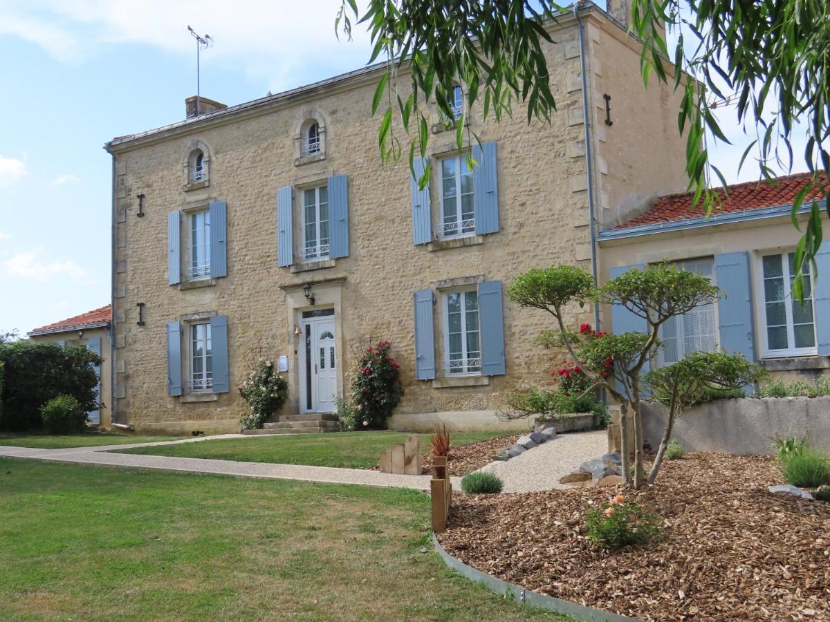 Chambres D'Hotes Le Tilleul Saint-Hilaire-des-Loges Εξωτερικό φωτογραφία